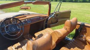 Image 13/38 of Mercedes-Benz 280 SE 3,5 (1969)