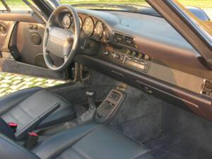 Image 22/42 of Porsche 911 Carrera 2 (1991)