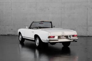 Afbeelding 16/40 van Mercedes-Benz 230 SL (1964)