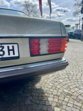 Bild 33/65 von Mercedes-Benz 380 SEC (1983)