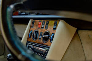 Bild 19/50 von Mercedes-Benz 500 SEC (1989)