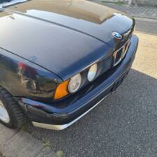 Image 7/11 of BMW M5 (1991)