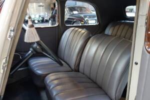 Image 14/43 of Citroën Traction Avant 7 C (1935)