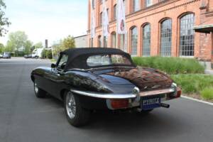 Image 24/24 of Jaguar E-Type (1970)
