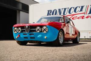 Imagen 3/81 de Alfa Romeo 1750 GT Veloce (1968)