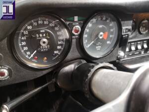 Image 29/51 de Jaguar E-Type (1970)