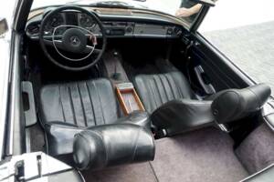 Image 21/36 of Mercedes-Benz 280 SL (1970)