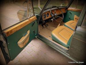 Image 8/41 of Vanden Plas 1100&#x2F;1275 (1966)