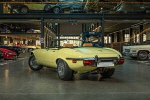 Image 2/28 of Jaguar E-Type V12 (1974)