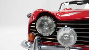 Image 13/15 de Triumph TR 250 (1968)