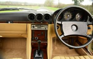 Image 28/50 of Mercedes-Benz 500 SL (1983)