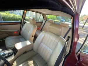 Image 15/20 of Jaguar XJ 12 (1986)