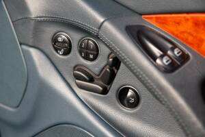 Image 42/50 of Mercedes-Benz SL 500 (2003)