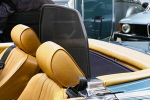 Image 17/25 of Mercedes-Benz 560 SL (1986)