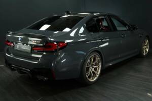 Image 2/50 of BMW M5 xDrive (2022)