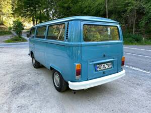 Image 2/8 of Volkswagen T2b Kombi (1976)