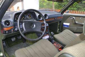 Bild 9/11 von Mercedes-Benz 230 CE (1983)