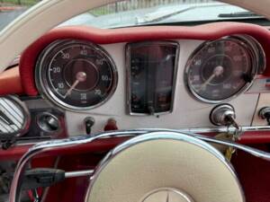 Image 18/36 de Mercedes-Benz 230 SL (1965)