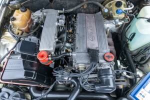 Afbeelding 32/50 van Alfa Romeo 75 2.0 Twin Spark (1988)