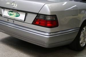 Immagine 38/43 di Mercedes-Benz E 200 (1994)