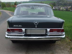 Image 21/31 of Mercedes-Benz 220 SE b (1963)