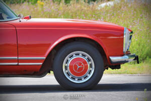 Image 18/70 of Mercedes-Benz 280 SL (1969)