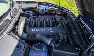 Image 6/36 of Jaguar XK8 4.0 (2001)