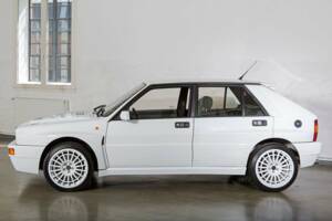 Image 2/20 de Lancia Delta HF Integrale Evoluzione I (1992)