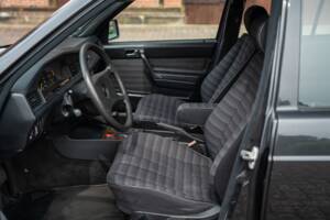 Bild 21/74 von Mercedes-Benz 190 E (1990)