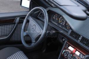 Bild 28/31 von Mercedes-Benz E 200 (1996)