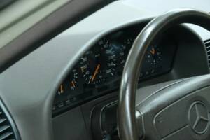 Bild 50/50 von Mercedes-Benz 300 SE (1992)