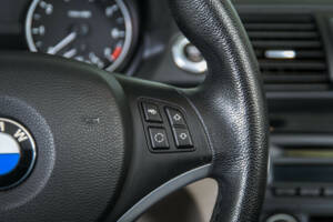 Image 20/50 of BMW 118i (2008)