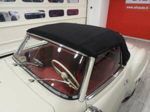 Image 10/15 of Mercedes-Benz 190 SL (1963)