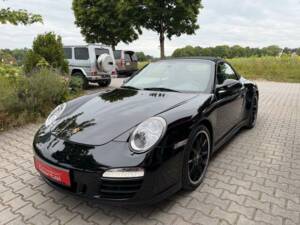 Bild 25/36 von Porsche 911 Carrera 4 GTS (2011)