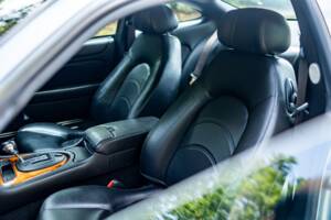 Bild 17/37 von Jaguar XKR (2003)