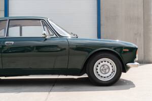 Image 38/83 of Alfa Romeo Giulia GT 1300 Junior (1968)
