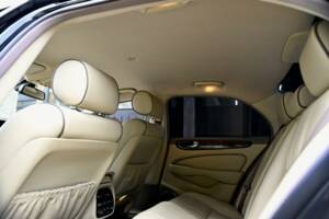 Image 28/50 of Jaguar XJ 8 4.2 (2006)