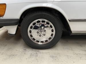 Image 22/26 of Mercedes-Benz 560 SL (1987)