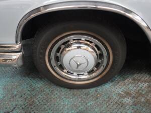 Image 17/50 de Mercedes-Benz 220 SE b (1963)