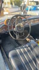 Image 24/37 de Mercedes-Benz 250 SE (1966)