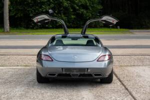 Image 15/32 of Mercedes-Benz SLS AMG (2011)