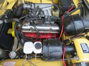 Image 15/18 of Volvo 1800 ES (1972)