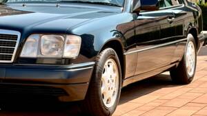 Image 8/16 of Mercedes-Benz E 320 (1996)