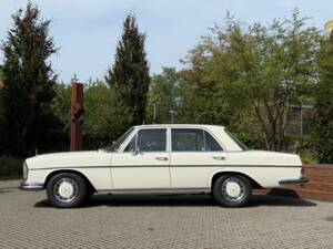 Image 3/54 de Mercedes-Benz 280 SE 3,5 (1970)