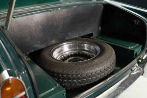 Image 18/19 of Triumph TR 250 (1968)