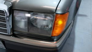 Imagen 6/40 de Mercedes-Benz 250 TD (1990)