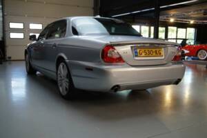 Image 34/50 of Jaguar XJ 8 4.2 (2007)