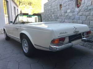 Image 17/43 of Mercedes-Benz 230 SL (1967)
