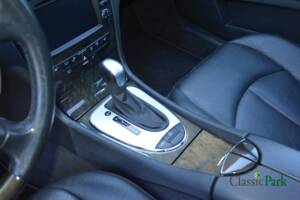 Image 40/50 of Mercedes-Benz E 500 T (2004)
