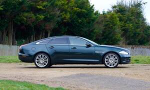 Image 2/50 of Jaguar XJ 5.0 (2010)
